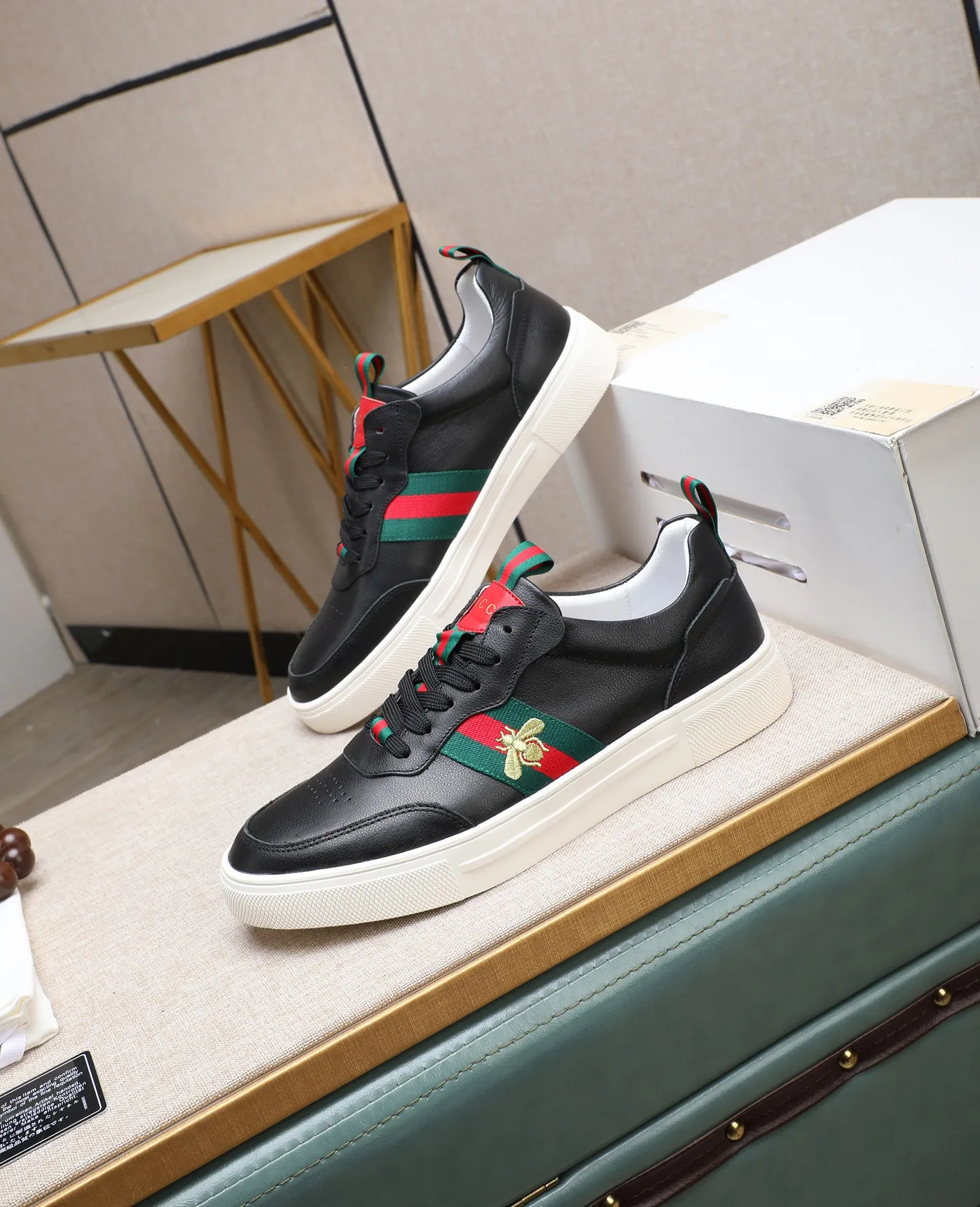 Men's shoes 💰460 GUCCI🔍🔍The latest models are on sale at the same time at the counter. Original calfskin imported from Italy, genuine leather lining, (high-end, extravagant, and classy) with exquisite workmanship. Soles: Original soles specially provided by the original factory. ⚠Exclusive double-layer movable molded soles are super comfortable⚠. Photos of the real thing🎬The real thing is even better🔍🔍"High quality·Follow the order" Code number 38-44